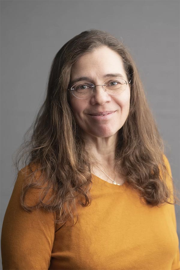 ERIN VICARI, VMD, DAVDC, Board-Certified Veterinary Dentist ERIN VICARI, VMD, DAVDC, Board-Certified Veterinary Dentist